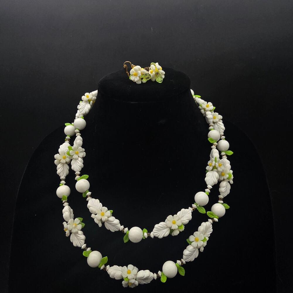 Hong Kong Daisy Flower Fruit Salad Necklace Beaded Green Plastic Vintage